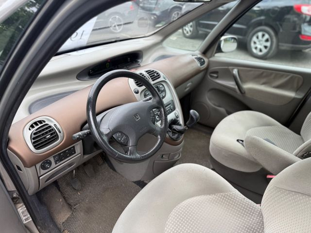 Sedan Citroën Xsara Picasso 1.8 16V Exclusive: foto 8 Sedan Citroën Xsara Picasso 1.8 16V Exclusive: foto 8