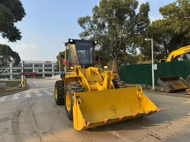 Komatsu WA100 - Cargadora de ruedas: foto 3 Komatsu WA100 - Cargadora de ruedas: foto 3