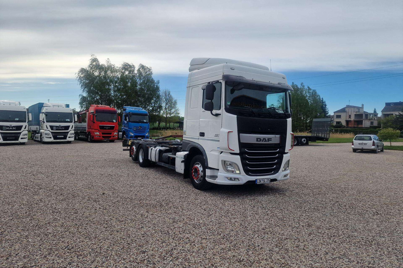 DAF XF 460 - Camión portacontenedore/ Intercambiable: foto 1 DAF XF 460 - Camión portacontenedore/ Intercambiable: foto 1