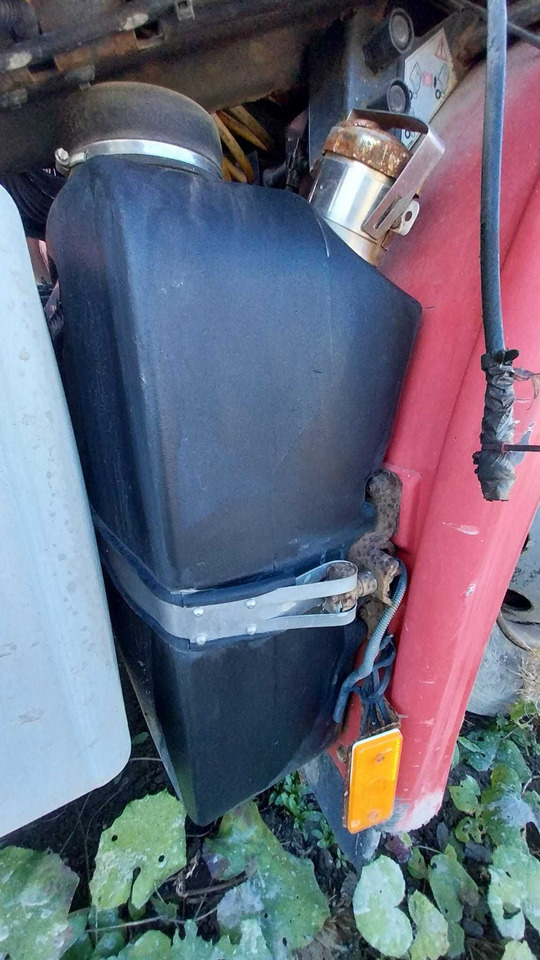 Zbiornik AdBlue IVECO STRALIS 500 - Sistema de combustible: foto 2 Zbiornik AdBlue IVECO STRALIS 500 - Sistema de combustible: foto 2