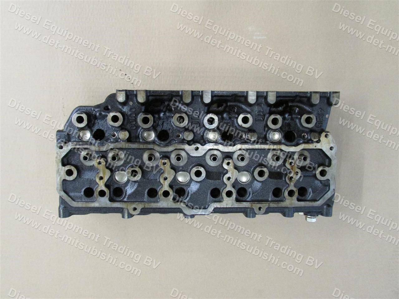 MITSUBISHI HEAD ASM; CYLINDER D04EG (W/O VALVES) - Cabezal de bloque para Maquinaria industrial: foto 1 MITSUBISHI HEAD ASM; CYLINDER D04EG (W/O VALVES) - Cabezal de bloque para Maquinaria industrial: foto 1