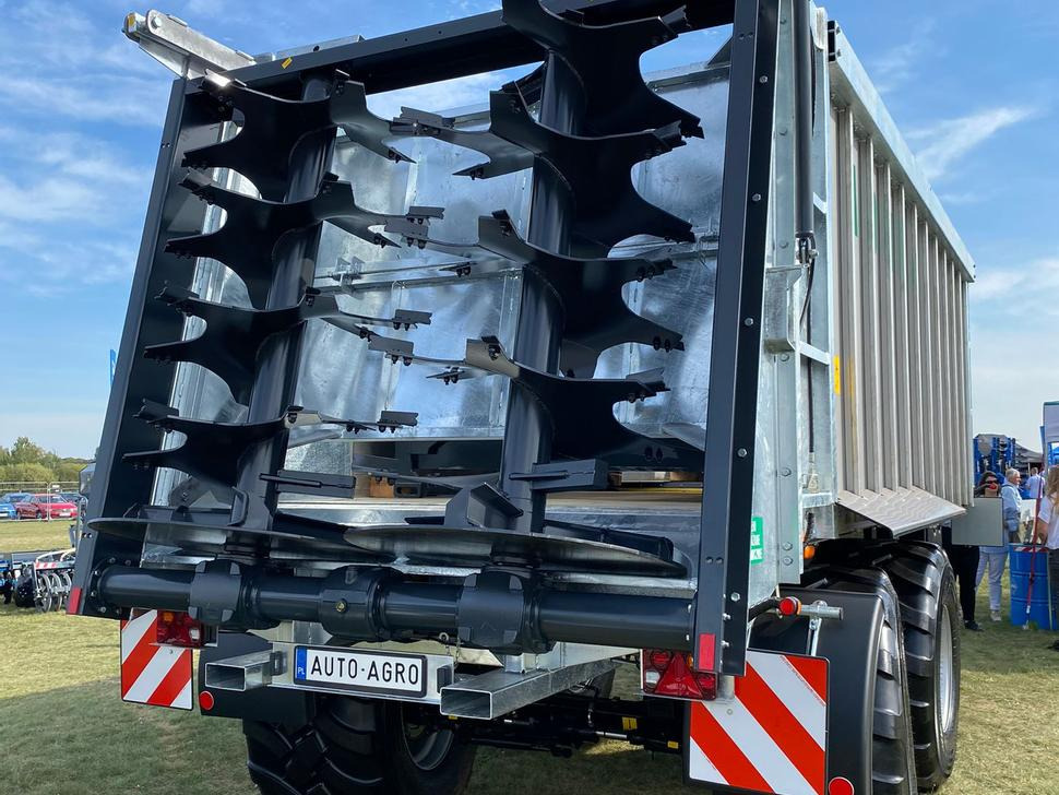 Auto-Agro Miststreuer / Manure spreader / Epandeur à fumier / Rimorchio spandiconcime / Разбрасыватель органических удобрений / Rozrzutnik obornika Tandem N268 - Esparcidor de estiércol: foto 4 Auto-Agro Miststreuer / Manure spreader / Epandeur à fumier / Rimorchio spandiconcime / Разбрасыватель органических удобрений / Rozrzutnik obornika Tandem N268 - Esparcidor de estiércol: foto 4