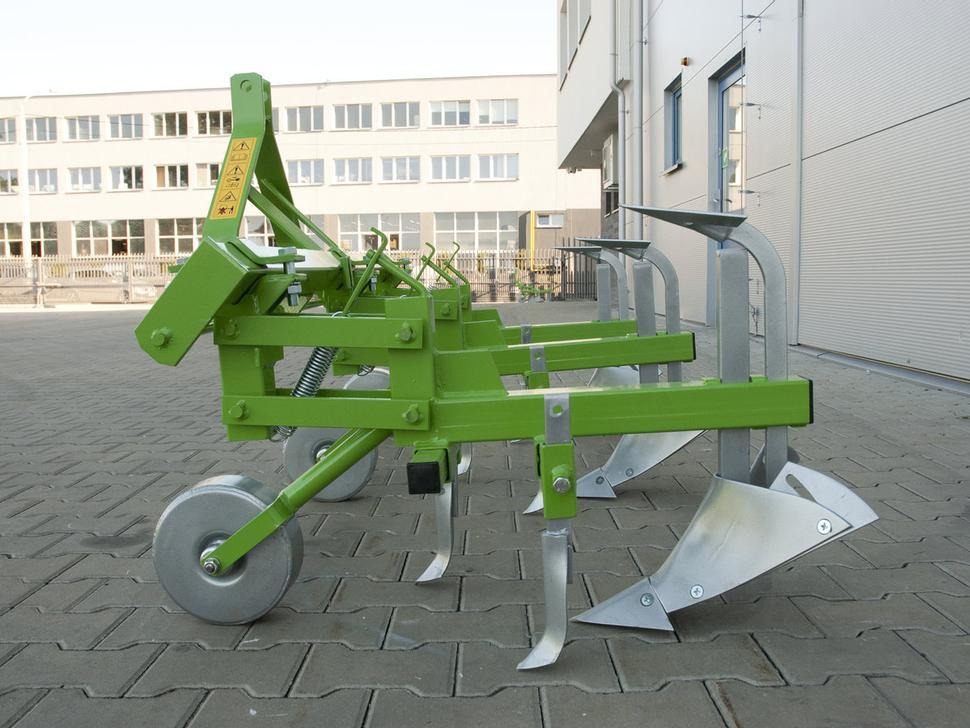 Bomet Jäthacke-Häufler / Hoe ridger / Butteuse / Rincalzatore assolcatore / Полольник-окучник / Obsypnik - Equipo para trabajo del suelo: foto 4 Bomet Jäthacke-Häufler / Hoe ridger / Butteuse / Rincalzatore assolcatore / Полольник-окучник / Obsypnik - Equipo para trabajo del suelo: foto 4