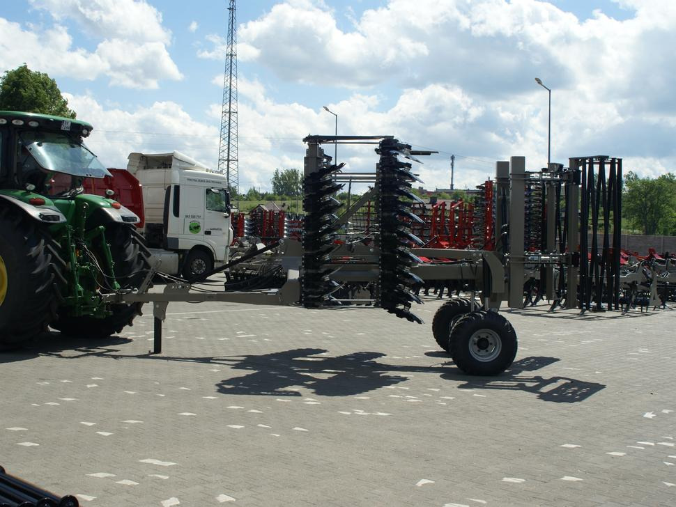 ROLEX Hydraulische Scheibenegge / Hydraulic discs harrow / Dechaumeur à disques / Erpice a dischi / Гидравлическая дисковая борона / Brona talerzowa hydraulicznie składana ciężka 4 m - Rastras: foto 3 ROLEX Hydraulische Scheibenegge / Hydraulic discs harrow / Dechaumeur à disques / Erpice a dischi / Гидравлическая дисковая борона / Brona talerzowa hydraulicznie składana ciężka 4 m - Rastras: foto 3