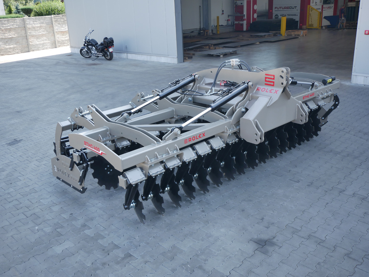 ROLEX Hydraulische Scheibenegge / Hydraulic discs harrow / Dechaumeur à disques / Erpice a dischi / Grada de discos hidráulica plegable pesada / Гидравлическая дисковая борона тяжёлая / Brona talerzowa hydr - Rastras: foto 4 ROLEX Hydraulische Scheibenegge / Hydraulic discs harrow / Dechaumeur à disques / Erpice a dischi / Grada de discos hidráulica plegable pesada / Гидравлическая дисковая борона тяжёлая / Brona talerzowa hydr - Rastras: foto 4
