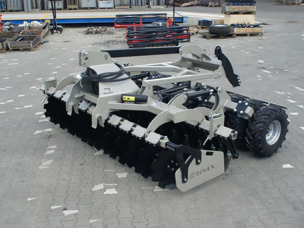 ROLEX Scheibenegge / Disc harrow with hydropack and tire roller / Dechaumeur à disques / Erpice a dischi / Дисковая борона с гидропаком и колёсным катком / Agregat talerzowy uprawowy z hydropackiem i - Rastras: foto 1 ROLEX Scheibenegge / Disc harrow with hydropack and tire roller / Dechaumeur à disques / Erpice a dischi / Дисковая борона с гидропаком и колёсным катком / Agregat talerzowy uprawowy z hydropackiem i - Rastras: foto 1