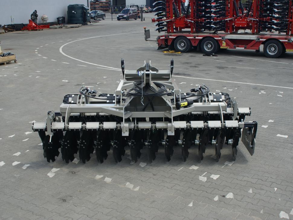 ROLEX Scheibenegge / Disc harrow with hydropack and tire roller / Dechaumeur à disques / Erpice a dischi / Дисковая борона с гидропаком и колёсным катком / Agregat talerzowy uprawowy z hydropackiem i - Rastras: foto 4 ROLEX Scheibenegge / Disc harrow with hydropack and tire roller / Dechaumeur à disques / Erpice a dischi / Дисковая борона с гидропаком и колёсным катком / Agregat talerzowy uprawowy z hydropackiem i - Rastras: foto 4