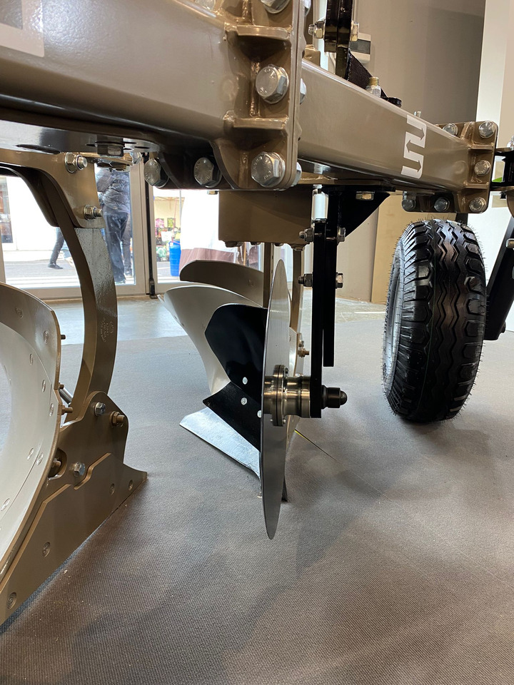 Arado nuevo ROLEX Volldrehpflug / Rotary plough / Charrue réversible / Aratro reversibile / Оборотный плуг / Pług obrotowy 3+1: foto 15 Arado nuevo ROLEX Volldrehpflug / Rotary plough / Charrue réversible / Aratro reversibile / Оборотный плуг / Pług obrotowy 3+1: foto 15