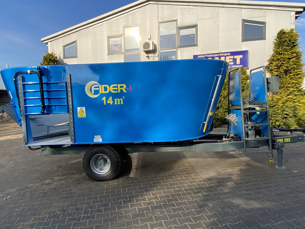ZAMET Futtermischwagen / Feed mixer / Melangeuse / Carro miscelatore / Vagoneta 2 sinfines / Кормораздатчик 2 шнека / Wóz paszowy 14 m3 - Desensiladora: foto 1 ZAMET Futtermischwagen / Feed mixer / Melangeuse / Carro miscelatore / Vagoneta 2 sinfines / Кормораздатчик 2 шнека / Wóz paszowy 14 m3 - Desensiladora: foto 1