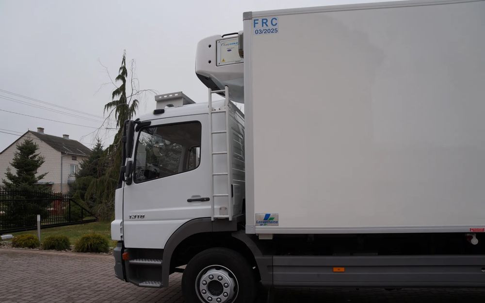 Mercedes-Benz ATEGO 1318 EURO 5 132 TYS KM CHŁODNIA CARRIER 750 WINDA - Camión frigorífico: foto 3 Mercedes-Benz ATEGO 1318 EURO 5 132 TYS KM CHŁODNIA CARRIER 750 WINDA - Camión frigorífico: foto 3