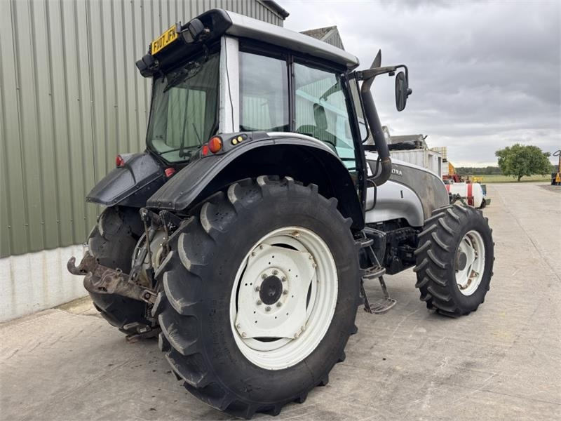 Valtra T121 Tractor - Tractor: foto 4 Valtra T121 Tractor - Tractor: foto 4