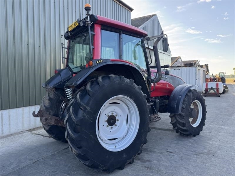 Valtra T151 Tractor - Tractor: foto 2 Valtra T151 Tractor - Tractor: foto 2