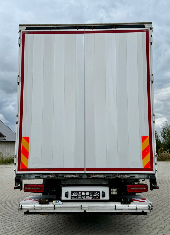 MAN MAN TGM 18.320 ROK PRODUKCJI 2020 NUMER VIN WMAN18ZZ6LY407218 PRZEBIEG 590 TYŚ KM ABS KLIMATYZACJA EL.SZYBY EL.LUSTERKA WIELOFUNKCYJNA KIEROWNICA LODÓWKA KABINA SYPIALNA DWA ŁÓŻKA OGRZEWANIE POSTOJO - Camión lona: foto 4 MAN MAN TGM 18.320 ROK PRODUKCJI 2020 NUMER VIN WMAN18ZZ6LY407218 PRZEBIEG 590 TYŚ KM ABS KLIMATYZACJA EL.SZYBY EL.LUSTERKA WIELOFUNKCYJNA KIEROWNICA LODÓWKA KABINA SYPIALNA DWA ŁÓŻKA OGRZEWANIE POSTOJO - Camión lona: foto 4