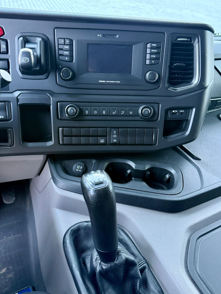 Leasing de SCANIA P220 / IZOTERMA / WINDA / SCHMITZ / 18 PALET / SILNIK 6 / SYPIALKA / 2019 ROK / NISKI PRZEBIEG SCANIA P220 / IZOTERMA / WINDA / SCHMITZ / 18 PALET / SILNIK 6 / SYPIALKA / 2019 ROK / NISKI PRZEBIEG: foto 20 Leasing de SCANIA P220 / IZOTERMA / WINDA / SCHMITZ / 18 PALET / SILNIK 6 / SYPIALKA / 2019 ROK / NISKI PRZEBIEG SCANIA P220 / IZOTERMA / WINDA / SCHMITZ / 18 PALET / SILNIK 6 / SYPIALKA / 2019 ROK / NISKI PRZEBIEG: foto 20