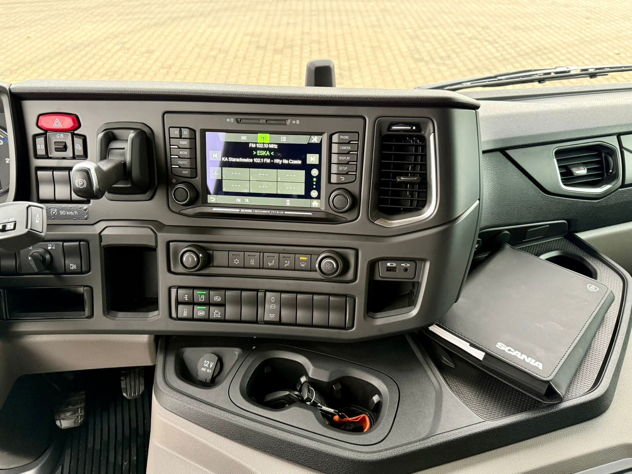 Leasing de SCANIA P320 / PLATFORMA / NOWY / 5 TYŚ KM / SYPIALKA / 2023 ROK / CAŁA NA PODUSZKACH / 7.7 M DŁUGOŚCI / LAWETA / DO PRZEWOZU MASZYN ROLNICZYCH ITP SCANIA P320 / PLATFORMA / NOWY / 5 TYŚ KM / SYPIALKA / 2023 ROK / CAŁA NA PODUSZKACH / 7.7 M DŁUGOŚCI / LAWETA / DO PRZEWOZU MASZYN ROLNICZYCH ITP: foto 24