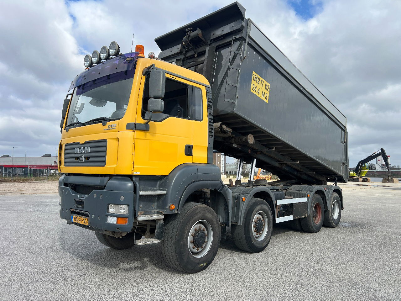 MAN TGA 41.430 TGA 39.430 8x8, full steel, Manual - Camión volquete: foto 1 MAN TGA 41.430 TGA 39.430 8x8, full steel, Manual - Camión volquete: foto 1