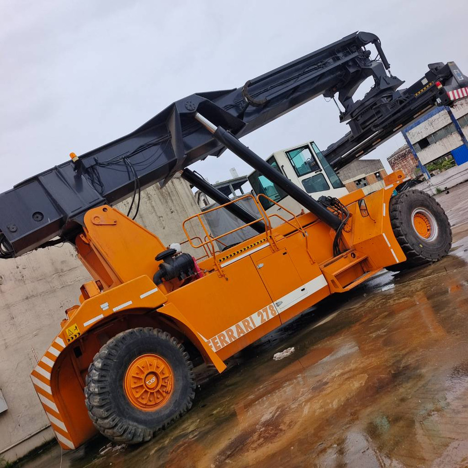 Ferrari 278 - Reach stacker: foto 3 Ferrari 278 - Reach stacker: foto 3