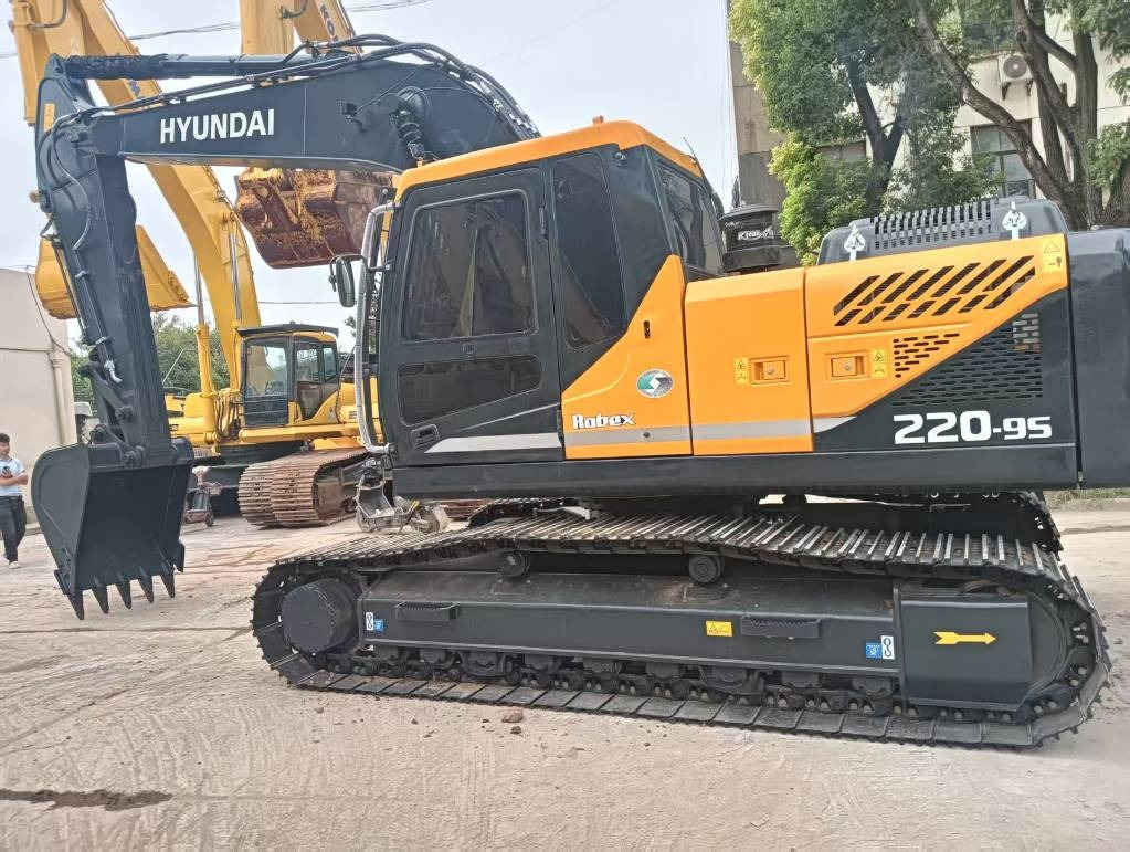 Hyundai 220 LC-9S - Excavadora de cadenas: foto 1 Hyundai 220 LC-9S - Excavadora de cadenas: foto 1