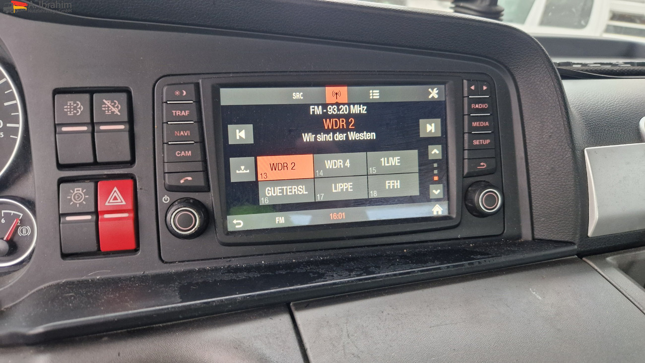 MAN 18.400 TGX Flachdach Retarder, Klima, 1 Bett, Kühlschrank - Cabeza tractora: foto 3 MAN 18.400 TGX Flachdach Retarder, Klima, 1 Bett, Kühlschrank - Cabeza tractora: foto 3