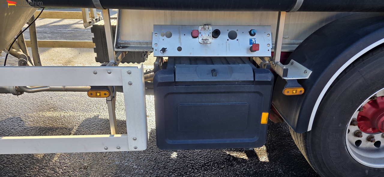 Feldbinder EUT 40.3 Liftachse, Scheibenbremse Topzustand | einsatzbereit - Semirremolque silo: foto 4 Feldbinder EUT 40.3 Liftachse, Scheibenbremse Topzustand | einsatzbereit - Semirremolque silo: foto 4