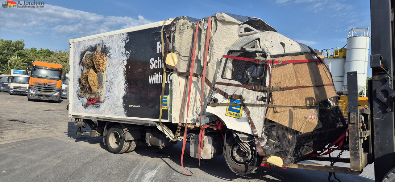 MAN TGL 8.160 4x2 Brotkoffer mit Kühlfach nicht fahrbereit ! nicht rollfähig - Furgoneta frigorifica: foto 1 MAN TGL 8.160 4x2 Brotkoffer mit Kühlfach nicht fahrbereit ! nicht rollfähig - Furgoneta frigorifica: foto 1