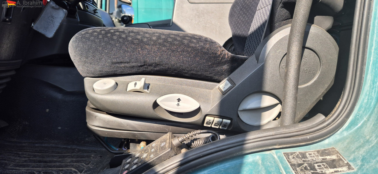 Mercedes-Benz 1824 Kipper Kran, Edelstahlaufbau Tierentsorgung - Camión volquete, Camión grúa: foto 4 Mercedes-Benz 1824 Kipper Kran, Edelstahlaufbau Tierentsorgung - Camión volquete, Camión grúa: foto 4