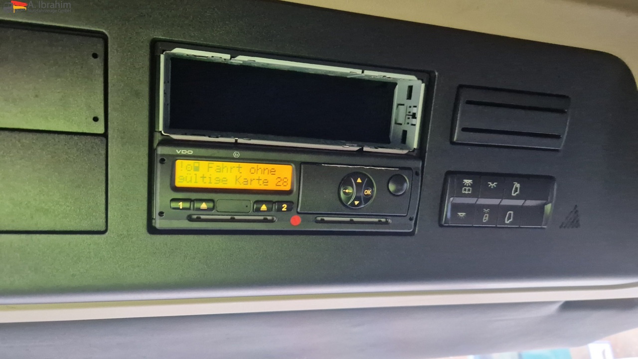 Mercedes-Benz 1845 Retarder Klima, Kühlschrank Edscha, Retarder, LBW, Zustand gut - Camión lona: foto 4 Mercedes-Benz 1845 Retarder Klima, Kühlschrank Edscha, Retarder, LBW, Zustand gut - Camión lona: foto 4