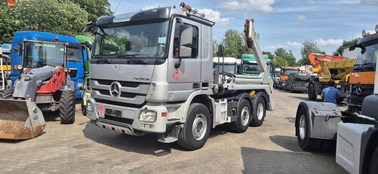 Mercedes-Benz 2546 L Meiller Absetzkipper 6x2, Vorlauf-Lenkachse, mp3 - Camión portacontenedor de cadenas: foto 1 Mercedes-Benz 2546 L Meiller Absetzkipper 6x2, Vorlauf-Lenkachse, mp3 - Camión portacontenedor de cadenas: foto 1
