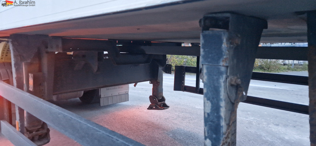 Schmitz SKO 24 Citysattel, 3. Achse zwangsgelenkt Frigoblock - Semirremolque: foto 2 Schmitz SKO 24 Citysattel, 3. Achse zwangsgelenkt Frigoblock - Semirremolque: foto 2