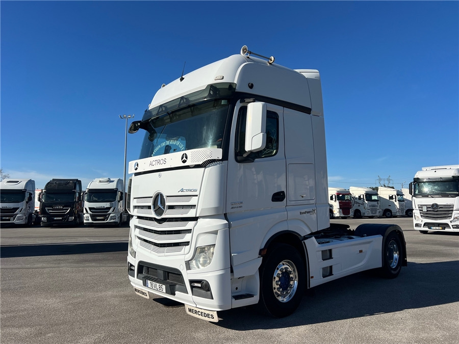 MERCEDES-BENZ 1863 AMG / RETARDER - Cabeza tractora: foto 3 MERCEDES-BENZ 1863 AMG / RETARDER - Cabeza tractora: foto 3