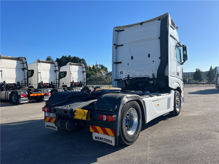 MERCEDES-BENZ 1863 AMG / RETARDER - Cabeza tractora: foto 4 MERCEDES-BENZ 1863 AMG / RETARDER - Cabeza tractora: foto 4