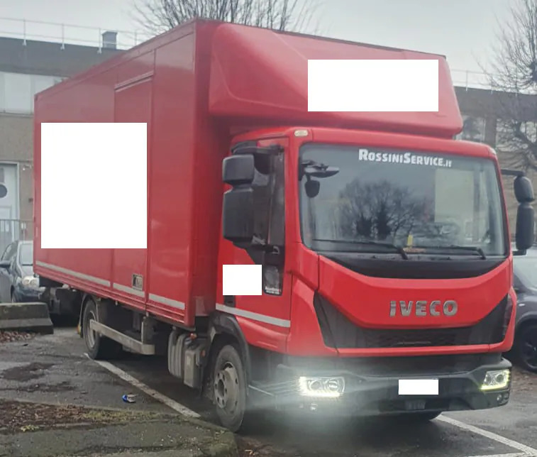 IVECO EUROCARGO 100E18 - Camión caja cerrada: foto 1 IVECO EUROCARGO 100E18 - Camión caja cerrada: foto 1