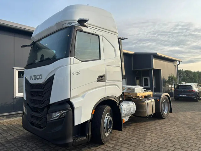 IVECO STRALIS S-WAY AS440S50 T/P - Camión chasis: foto 2 IVECO STRALIS S-WAY AS440S50 T/P - Camión chasis: foto 2