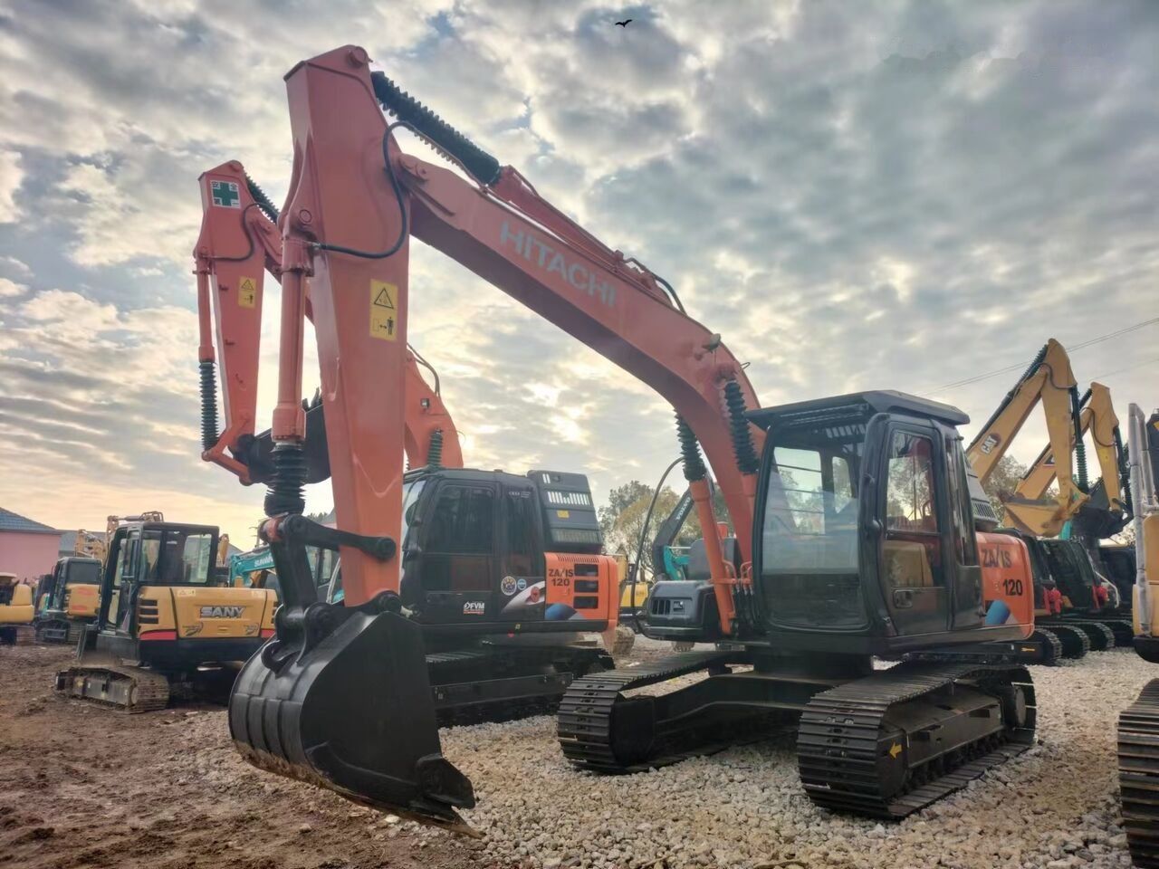 Hitachi ZX120 - Excavadora de cadenas: foto 1 Hitachi ZX120 - Excavadora de cadenas: foto 1