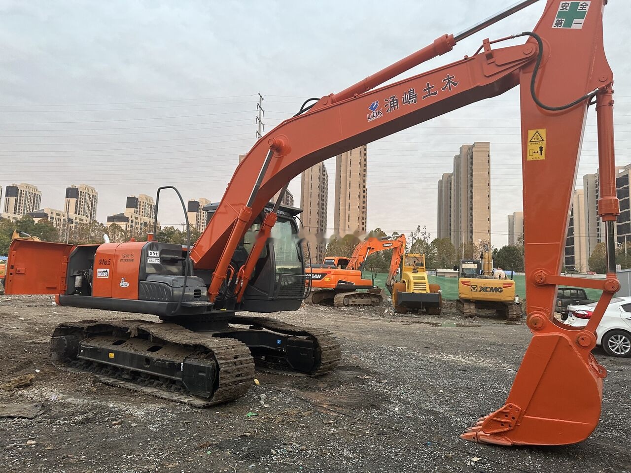Hitachi ZX200-3 - Excavadora de cadenas: foto 2 Hitachi ZX200-3 - Excavadora de cadenas: foto 2