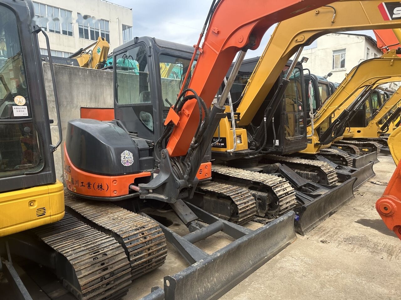 Hitachi ZX50U-2 - Miniexcavadora: foto 3 Hitachi ZX50U-2 - Miniexcavadora: foto 3