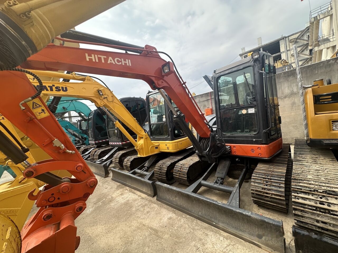 Hitachi ZX50U-2 - Miniexcavadora: foto 2 Hitachi ZX50U-2 - Miniexcavadora: foto 2