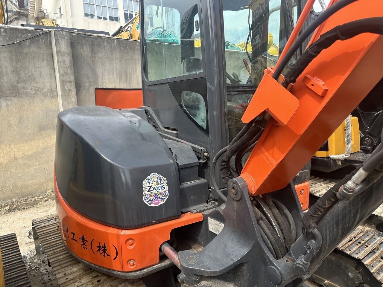 Hitachi ZX50U-2 - Miniexcavadora: foto 1 Hitachi ZX50U-2 - Miniexcavadora: foto 1
