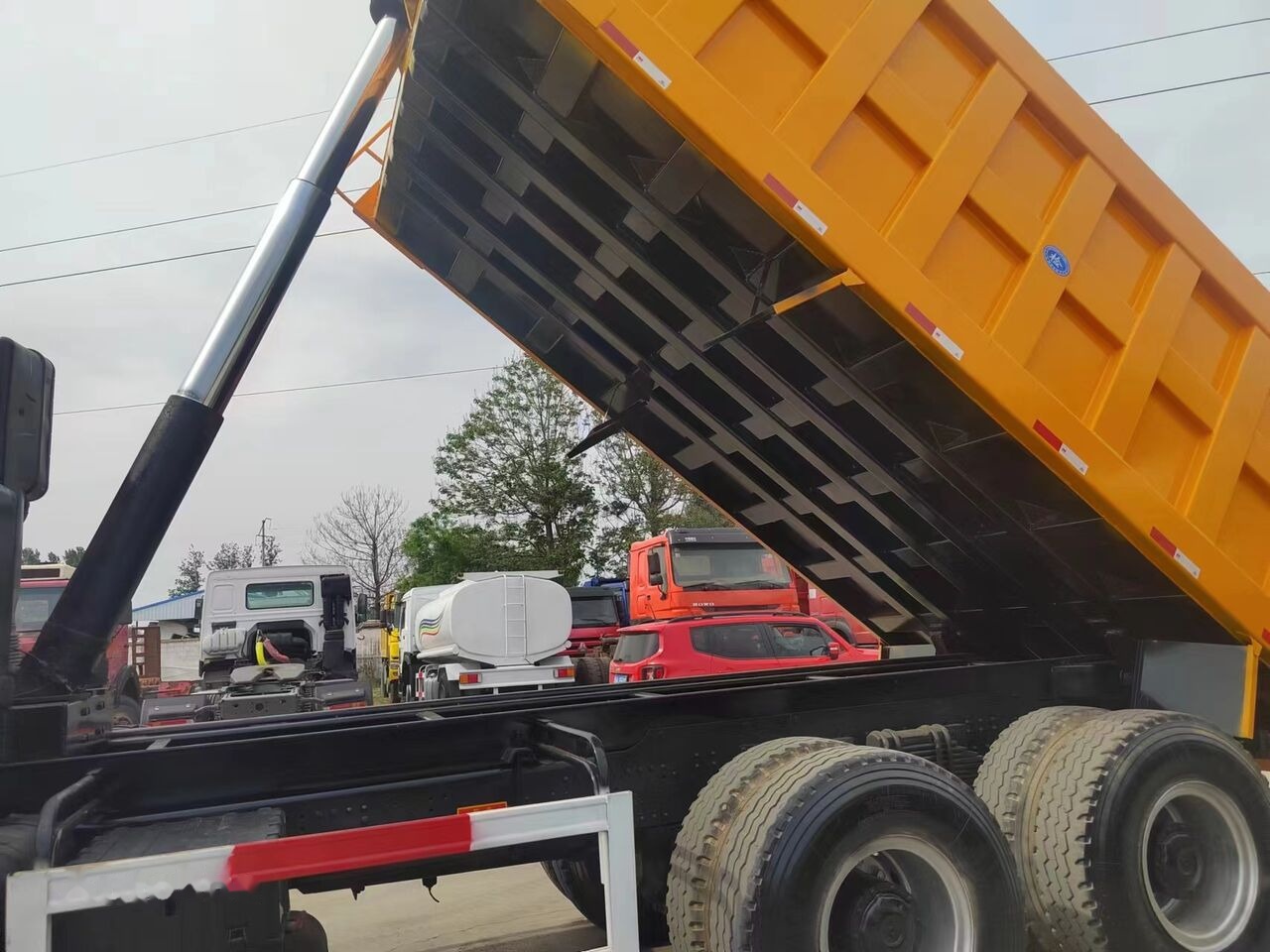 Shacman F3000 - Camión volquete: foto 1 Shacman F3000 - Camión volquete: foto 1