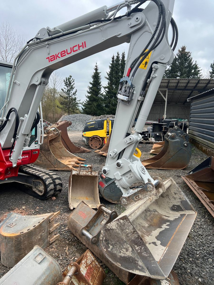 Takeuchi TB 240 DPF V4 - Miniexcavadora: foto 2 Takeuchi TB 240 DPF V4 - Miniexcavadora: foto 2