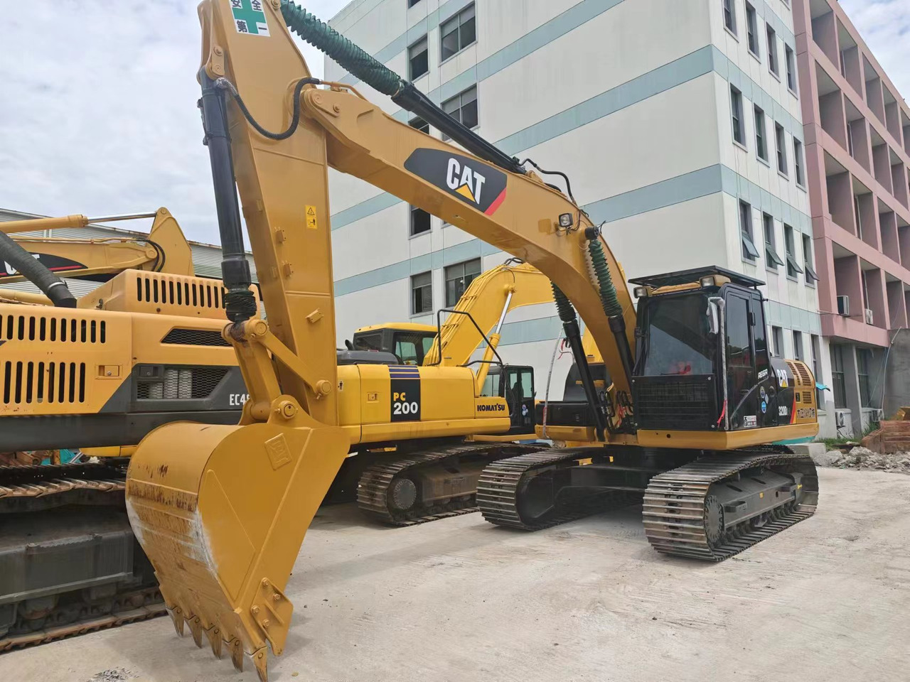 CATERPILLAR 320DL - Excavadora de cadenas: foto 3 CATERPILLAR 320DL - Excavadora de cadenas: foto 3