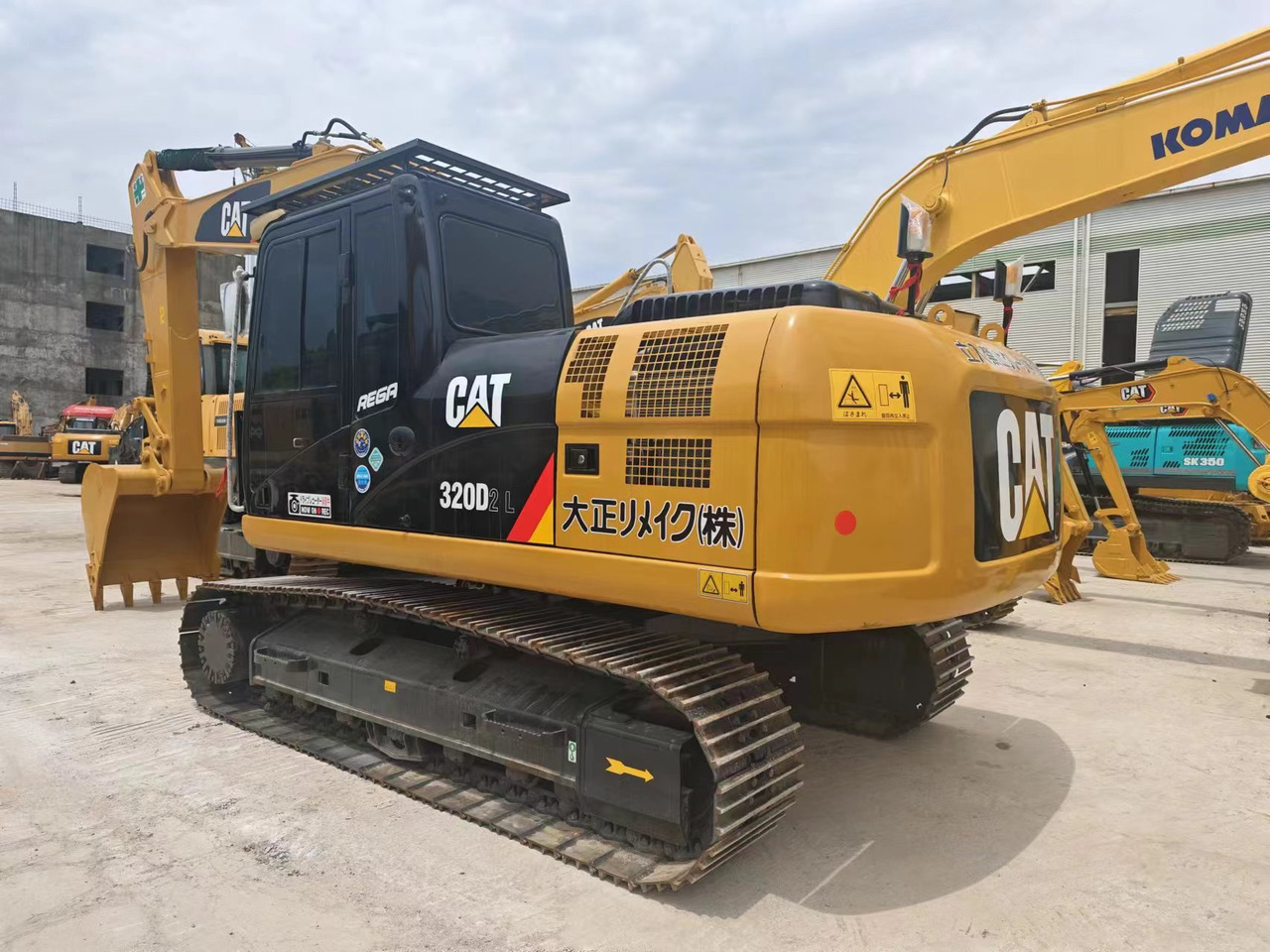CATERPILLAR 320DL - Excavadora de cadenas: foto 2 CATERPILLAR 320DL - Excavadora de cadenas: foto 2