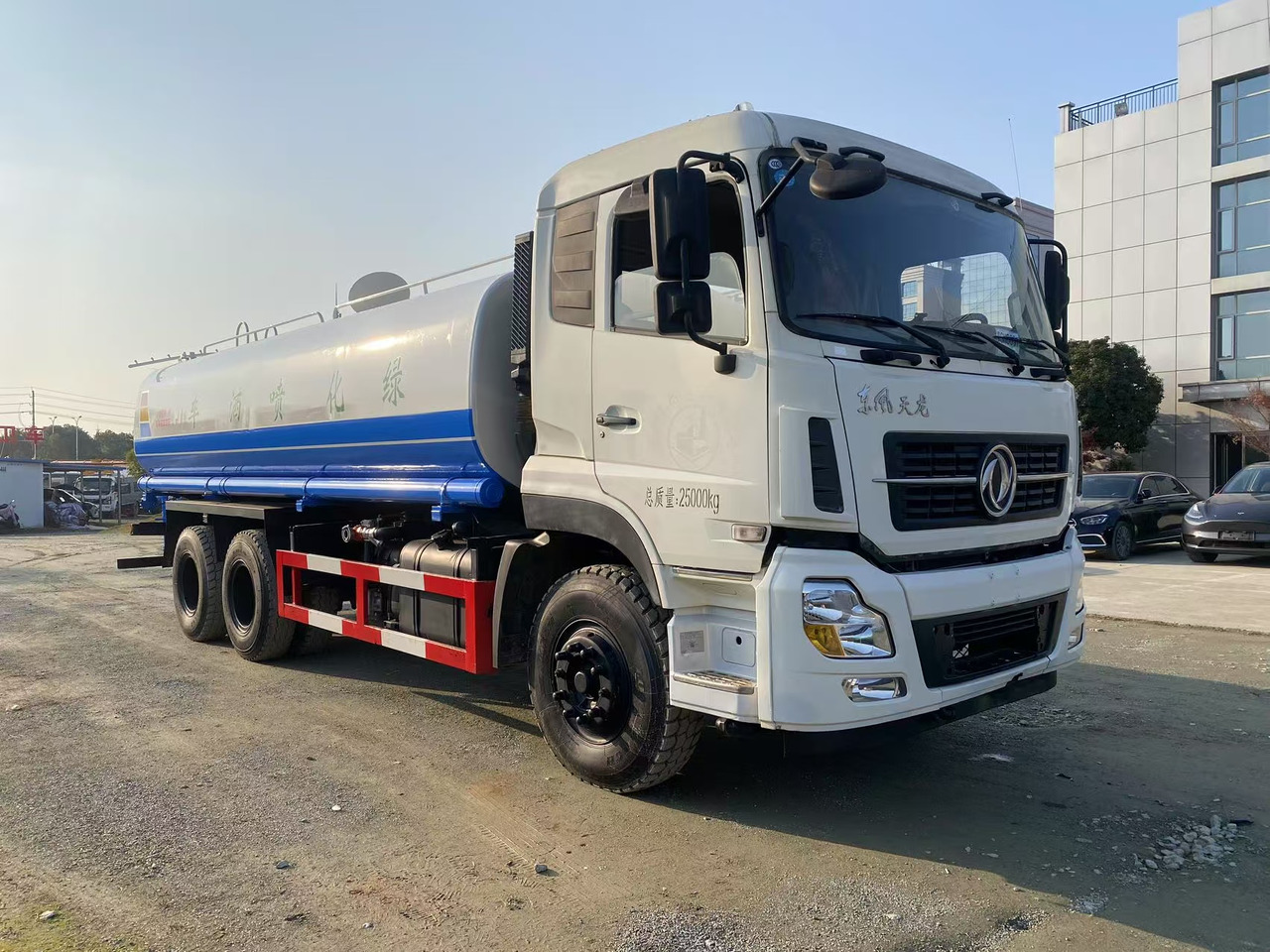 DONGFENG 20000L water truck Sprinkler - Camión cisterna: foto 4 DONGFENG 20000L water truck Sprinkler - Camión cisterna: foto 4