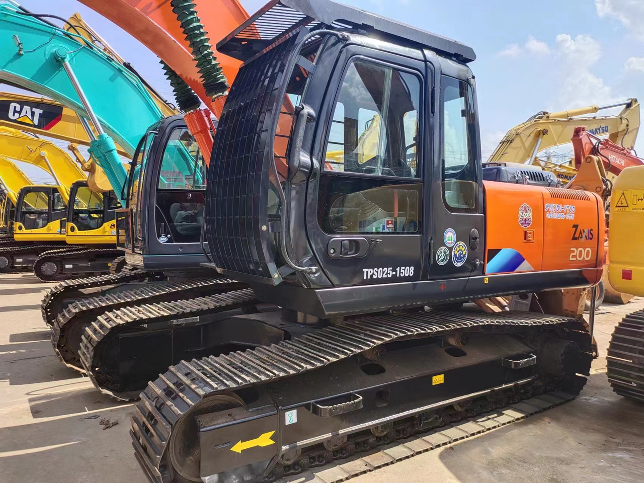 HITACHI ZX200 - Excavadora de cadenas: foto 1 HITACHI ZX200 - Excavadora de cadenas: foto 1
