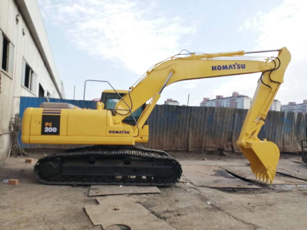 KOMATSU PC200-7 - Excavadora de cadenas: foto 1 KOMATSU PC200-7 - Excavadora de cadenas: foto 1