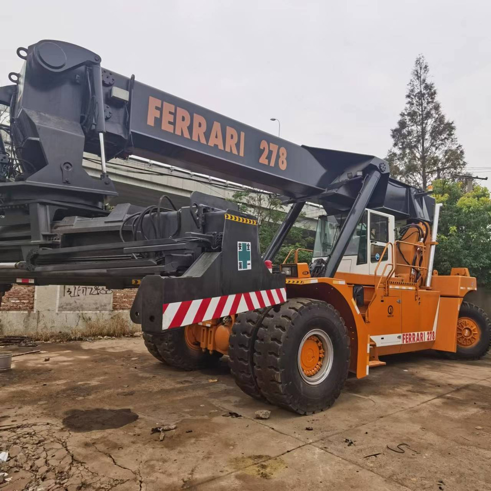 LIEBHERR 278 - Reach stacker: foto 1 LIEBHERR 278 - Reach stacker: foto 1
