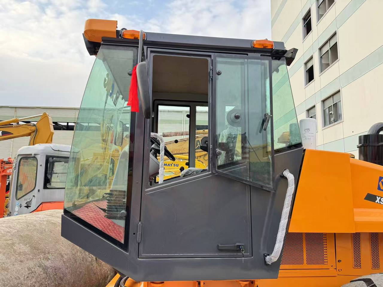 XCMG XS143J - Apisonadora de asfalto: foto 4 XCMG XS143J - Apisonadora de asfalto: foto 4