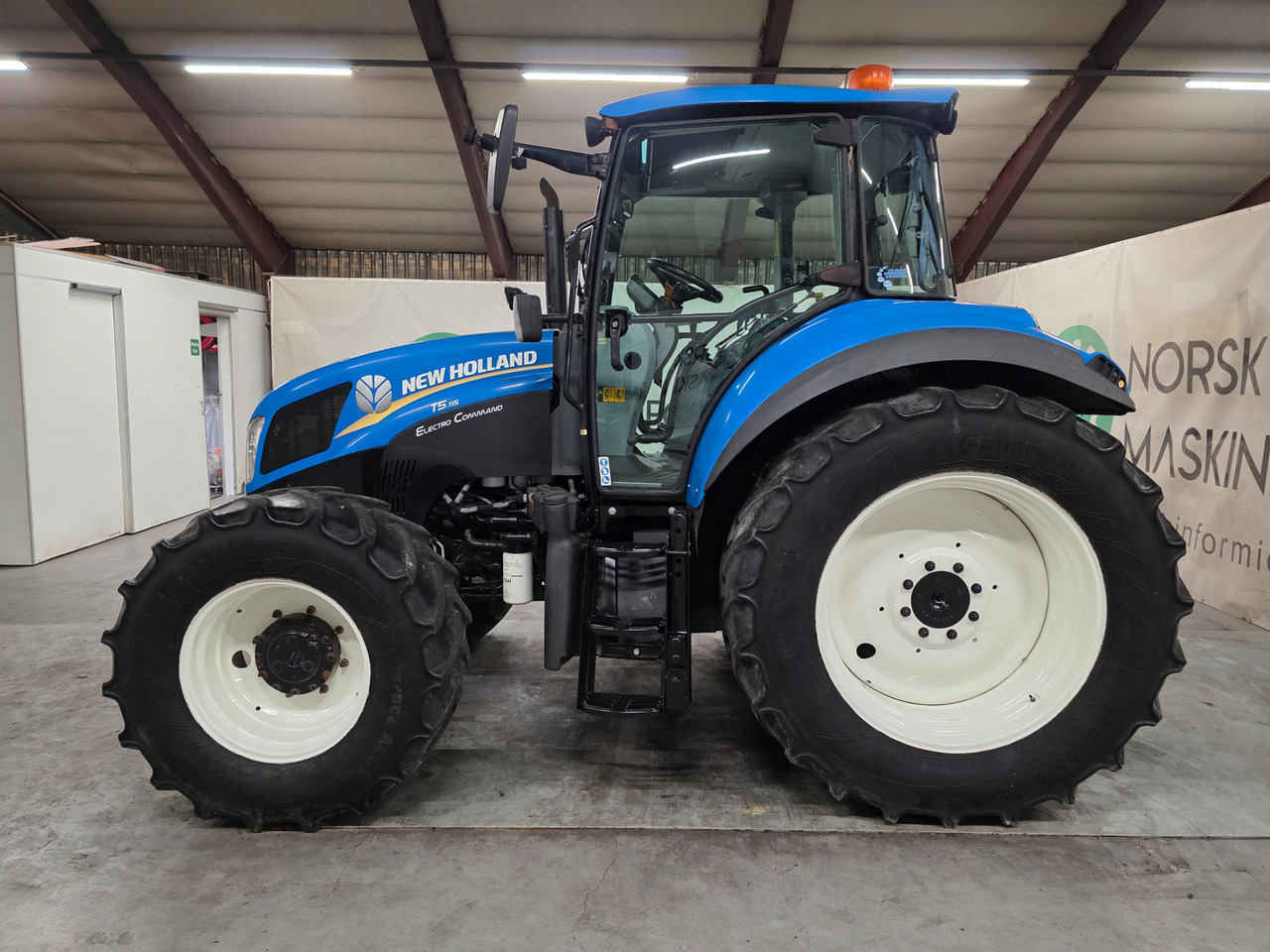 New Holland T5.115 EC - Tractor: foto 2 New Holland T5.115 EC - Tractor: foto 2