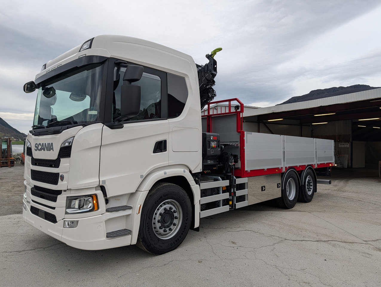 Scania G420 6x2 med HIAB 232-E5 Hipro og MCE påbygg - Camión caja abierta, Camión grúa: foto 3 Scania G420 6x2 med HIAB 232-E5 Hipro og MCE påbygg - Camión caja abierta, Camión grúa: foto 3