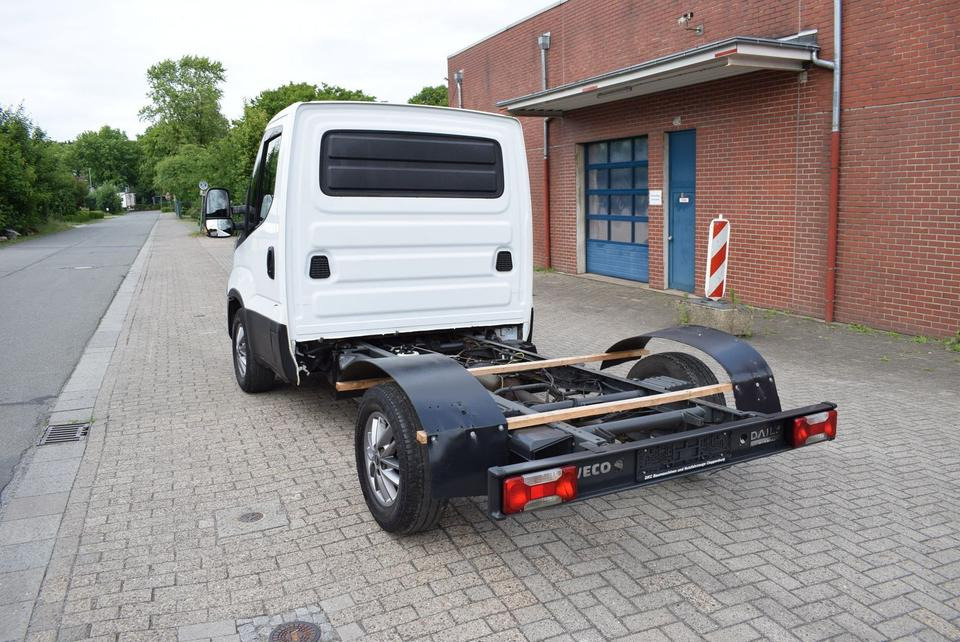 Iveco Daily 35 S21 3,0 Automatik Luftfederung Tempomat - Camión chasis, Furgoneta: foto 5 Iveco Daily 35 S21 3,0 Automatik Luftfederung Tempomat - Camión chasis, Furgoneta: foto 5